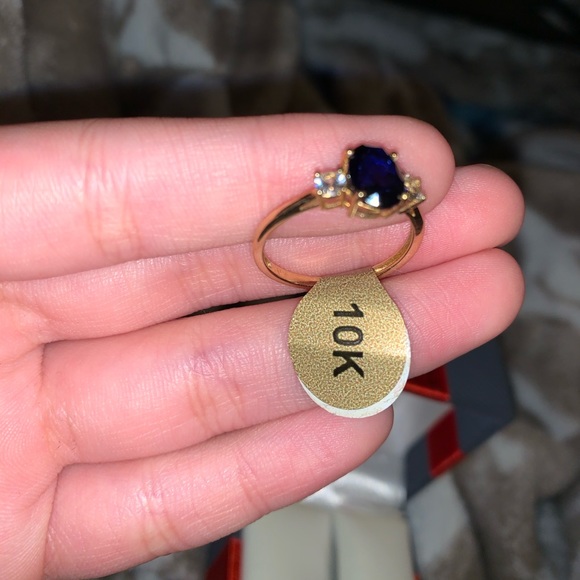I am selling a size 7 ring.